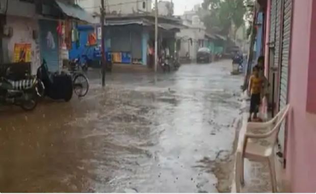 लखनऊअयोध्या में 40 घंटे से बरसात: 23 जिलों में बिजली गिरने की आशंका