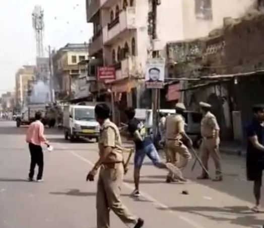 कानपुर में हिंसा:जुमे की नमाज के बाद दुकानें बंद कराने पर दो समुदायों में पथराव
