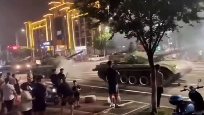 चीनी बैंक कंगाल,सड़कों पर उतरे लोग,चीनी कम्युनिस्ट पार्टी आरोपों के घेरे में
