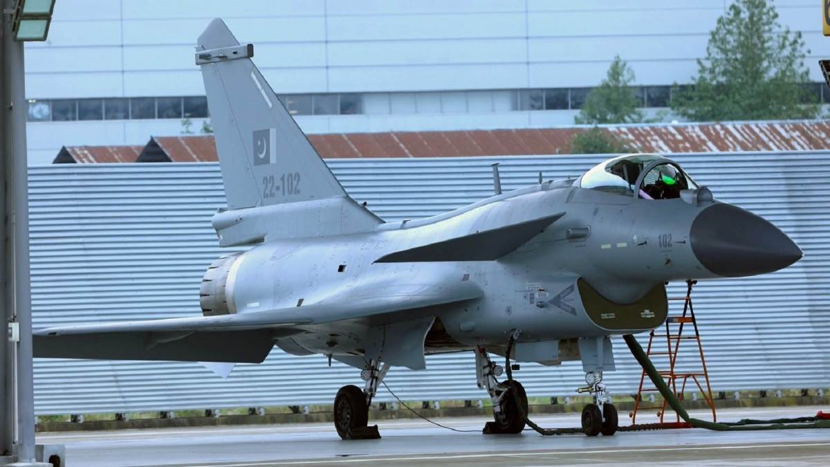 राफेल से मुकाबले के लिए पाकिस्तान ने चीन के j-10C को वायु सेना में शामिल किया