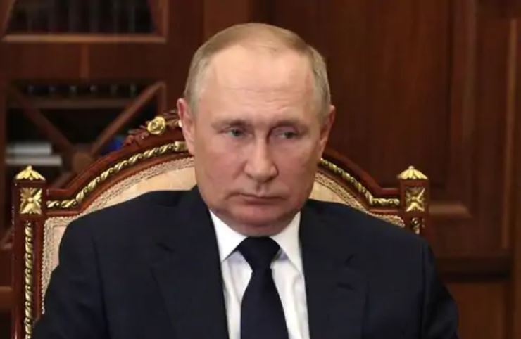 पुत‍िन की कार को बम से उड़ाने की कोशिश:रूसी राष्ट्रपति के काफिले को एंबुलेंस ने रोका