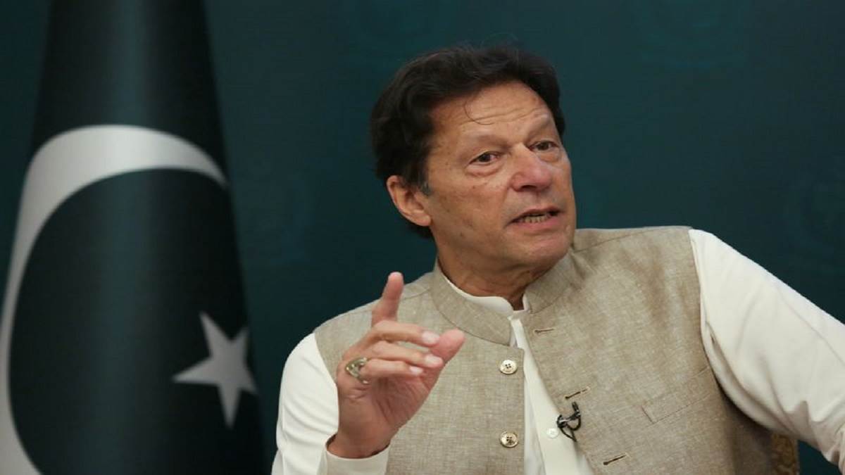 पाकिस्तान के पूर्व प्रधानमंत्री को चुनाव आयोग ने दिया तगड़ा झटका