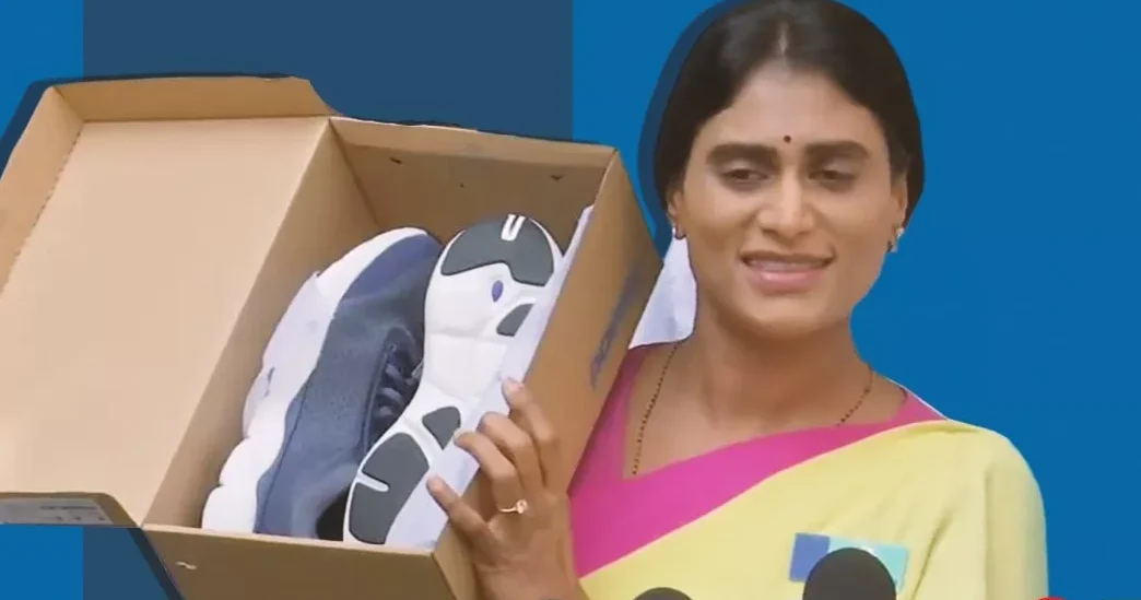 YSRTP अध्यक्ष वाईएस शर्मिला ने खरीदे सीएम केसीआर के लिए जूते, जानें क्या है मामला