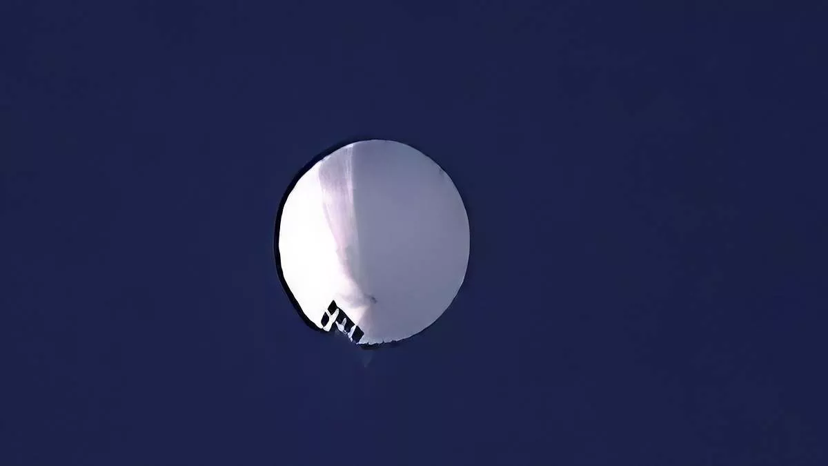 चीन ने स्वीकारा अमेरिका पर उड़ने वाला गुब्बारा उसी का था, बढ़ सकता है विवाद