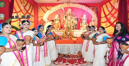 शारदीय नवरात्रि : महानवमी पर मंदिरों और पंडालों में उमड़ा श्रद्धालुओं का रेला