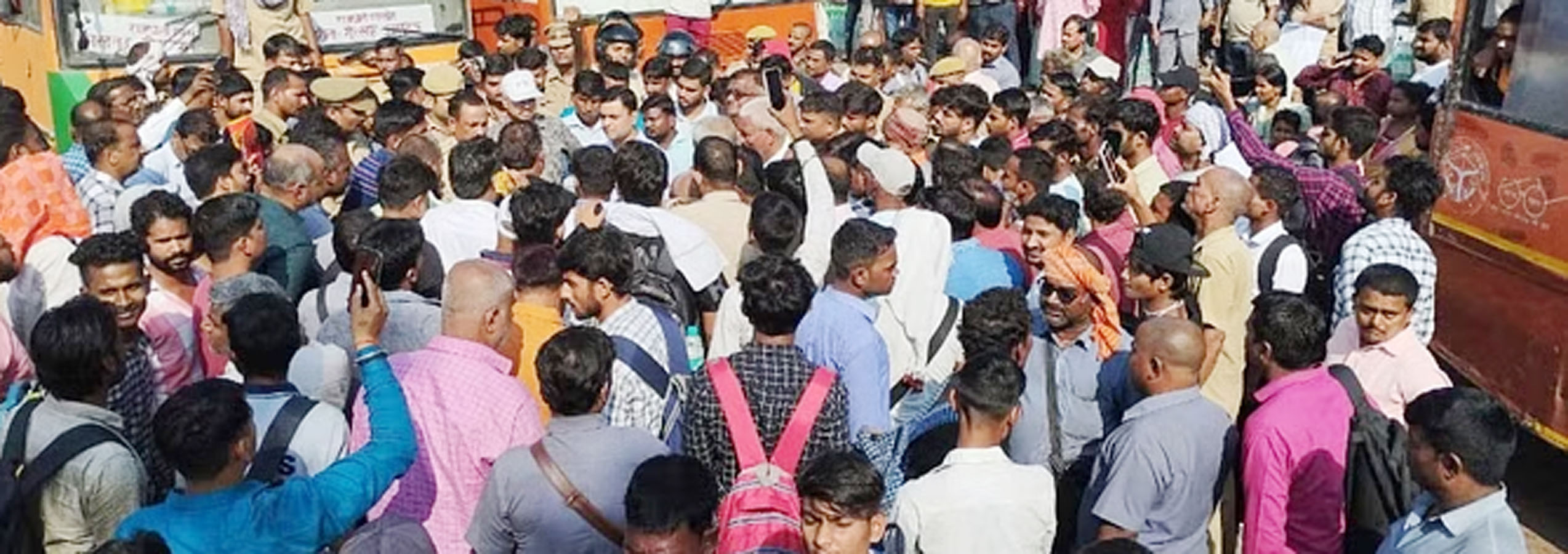 Gorakhpur: गोरखपुर में पुलिस और रोडवेज कर्मचारियों के बीच हुई मारपीट