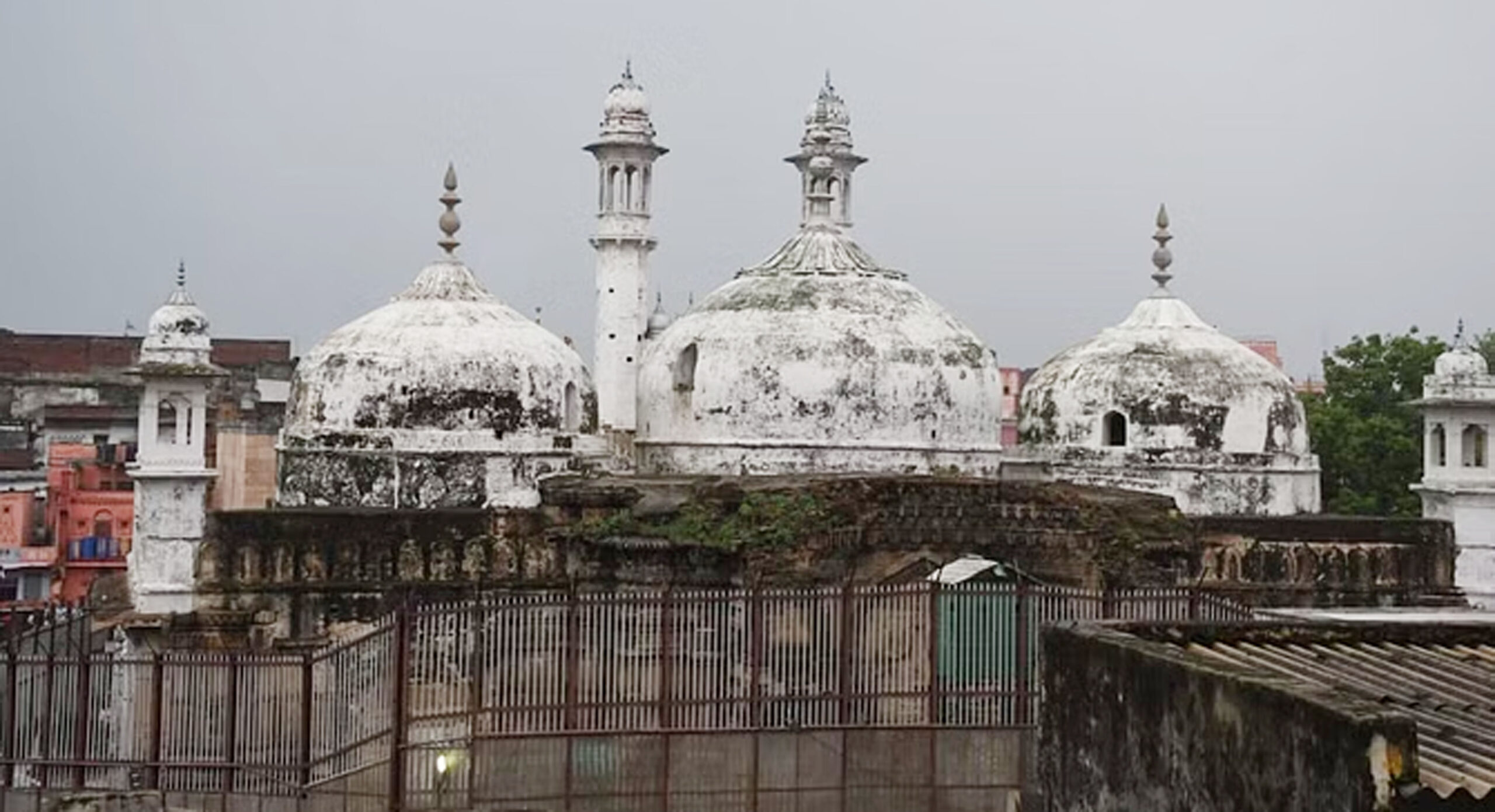 ज्ञानवापी प्रकरण: शिवलिंग जैसी आकृति के दर्शन-पूजन मामले पर आज आ सकता है आदेश