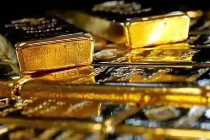 एयरपोर्ट पर यात्री से बरामद हुआ 67 लाख का सोना,लाकर किसी को देने के लिए मिले थे 10 हजार