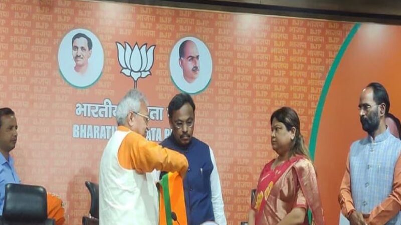 बीजेपी में शामिल हुईं हेमंत सोरेन की भाभी सीता सोरेन