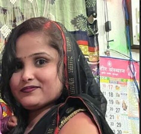 बालू लदे अनियंत्रित ट्रैक्टर ने स्कूटी सवार अध्यापिका को रौंदा,मौत