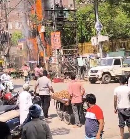 ट्रांसफार्मर में लगी आग,अफरातफरी का माहौल