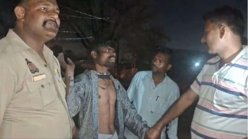 नशे की हालत में हाईटेंशन तार के टावर पर चढ़ा युवक