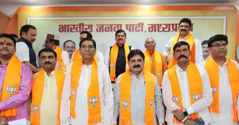 लोकसभा चुनाव के बीच कांग्रेस को एक और बड़ा झटका,हरि वल्लभ शुक्ला समेत कई नेता BJP में शामिल