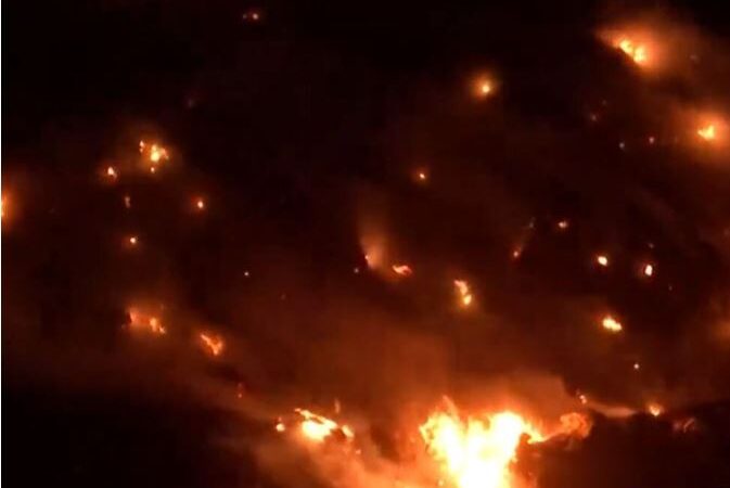 गाजीपुर लैंडफिल पर लगी आग से लोगों को हो रही क्या-क्या परेशानी? पुलिस ने दर्ज की FIR