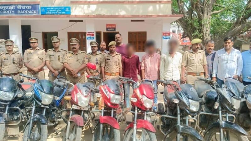तीन अन्तर्राज्यीय वाहन चोर अवैध तमन्चे एवं कारतूस के साथ गिरफ्तार, कब्जे से 15 मोटरसाइकिलें बरामद
