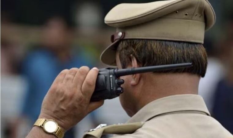 खुटहां गांव मे दो पक्षों में जमकर विवाद हुआ और लाठी डंडे से मारपीट