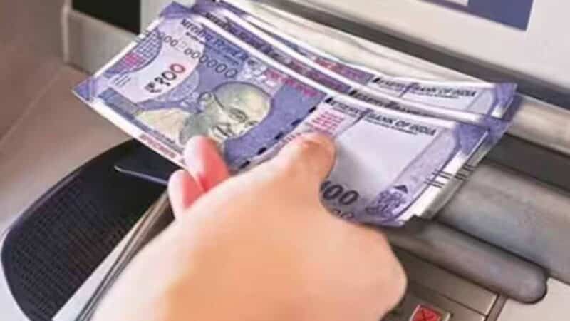 ATM से कैश न‍िकालना हो जाएगा महंगा!क‍ितना चार्ज बढ़ाने वाली हैं कंपन‍ियां