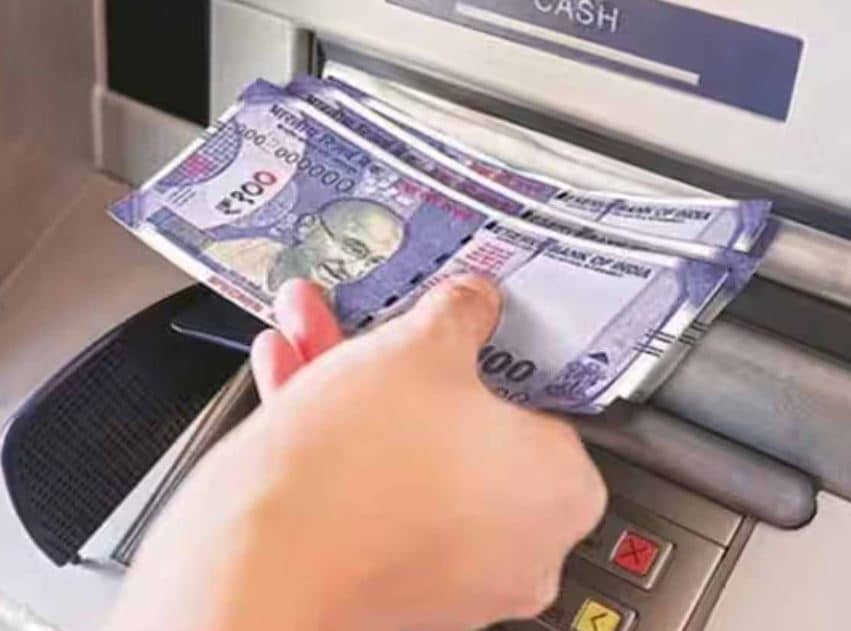 ATM से कैश न‍िकालना हो जाएगा महंगा!क‍ितना चार्ज बढ़ाने वाली हैं कंपन‍ियां