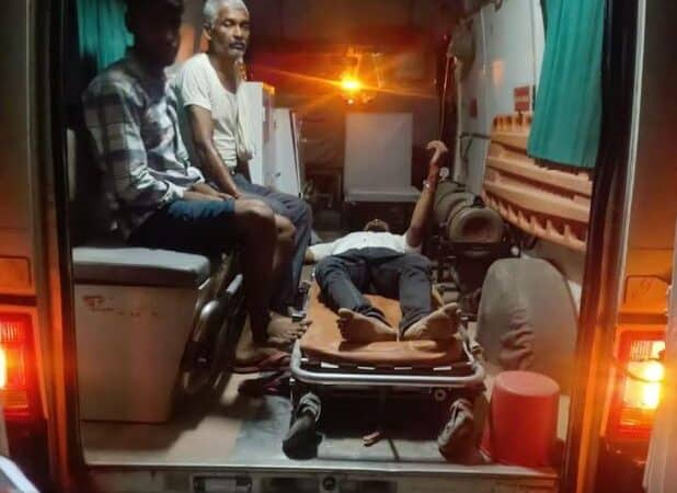 खूंटे में बंधी भैंस छोड़ने पहुँचे बाइक सवारों के हमलें में चार घायल