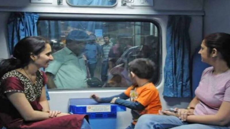 ट्रेन में मह‍िला का बैग चोरी,अदालत ने रेलवे को द‍िया 1 लाख रुपये देने का आदेश;क्‍या है न‍ियम?