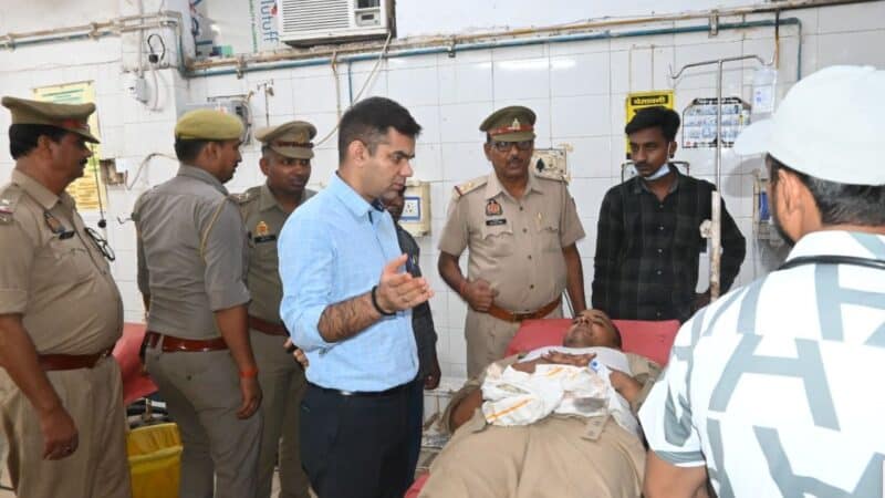 विवाद सुलझाने गई पुलिस टीम पर हमला,एक सिपाही गंभीर