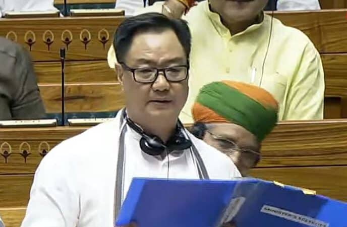 वक्‍फ बोर्ड बिल तो पेश हुआ लेकिन सरकार ने अचानक लिया टर्न,विपक्ष की मांग मानकर चौंकाया