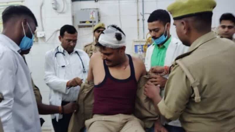 कार की चपेट से दो सिपाही गंभीर रूप से घायल