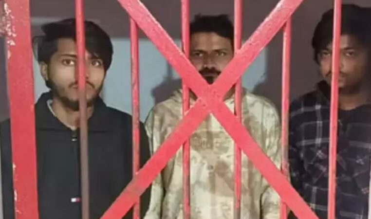 हुक्का बार की आड़ में चल रहा था गंदा धंधा,गोरखपुर पुलिस ने नाबालिग के साथ दो अन्य युवतियों को किया बरामद