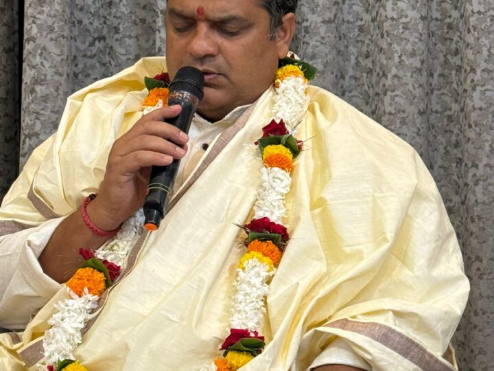जीवन में गीता का होना आवश्यक: स्वामी कृष्णकांत का तुलसी घाट पर युवाओं को संदेश