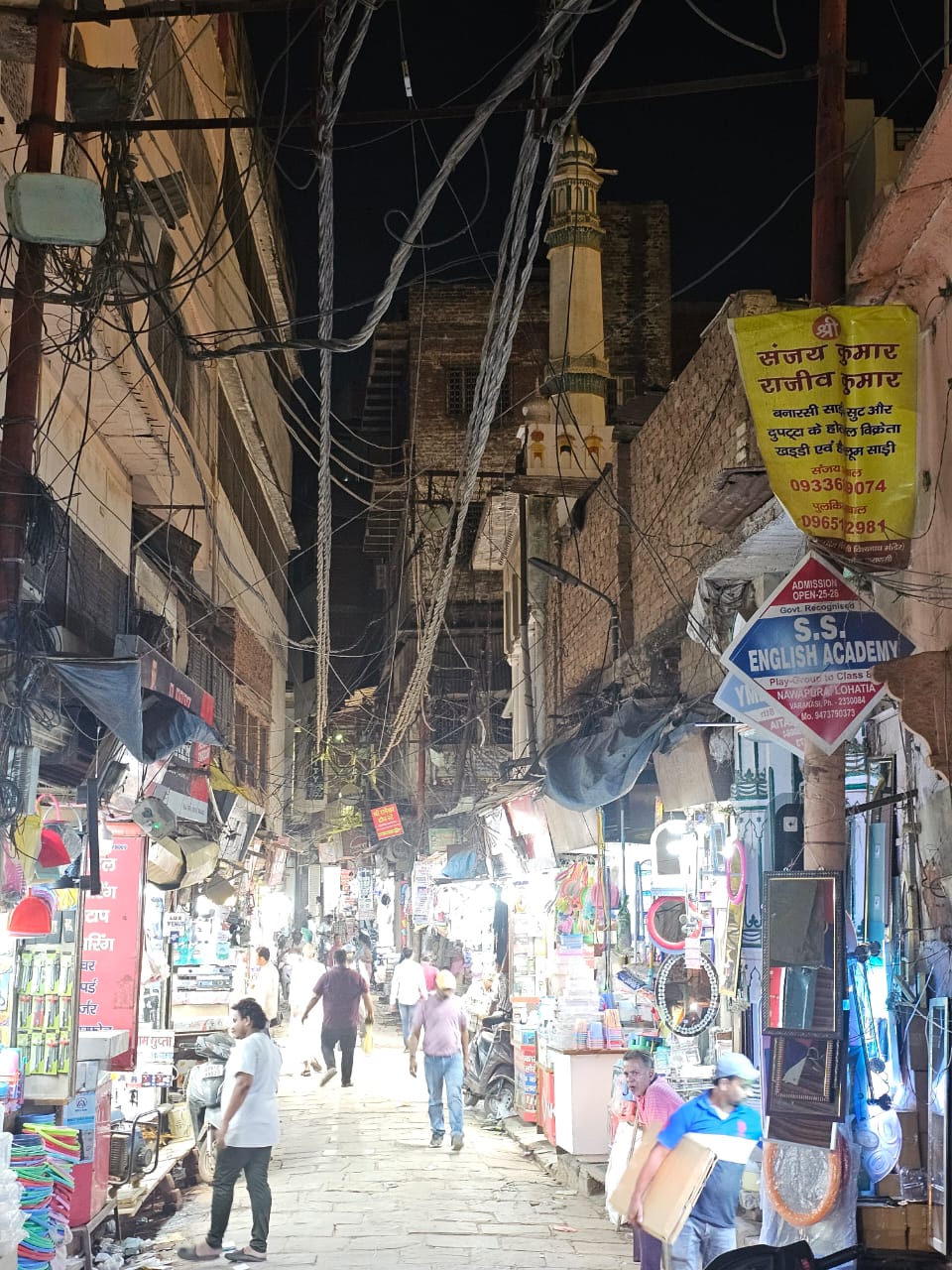 हाईकोर्ट का आदेश:        दालमंडी, वाराणसी स्थित मकान को बिना अधिग्रहण के नहीं तोड़ा जा सकता