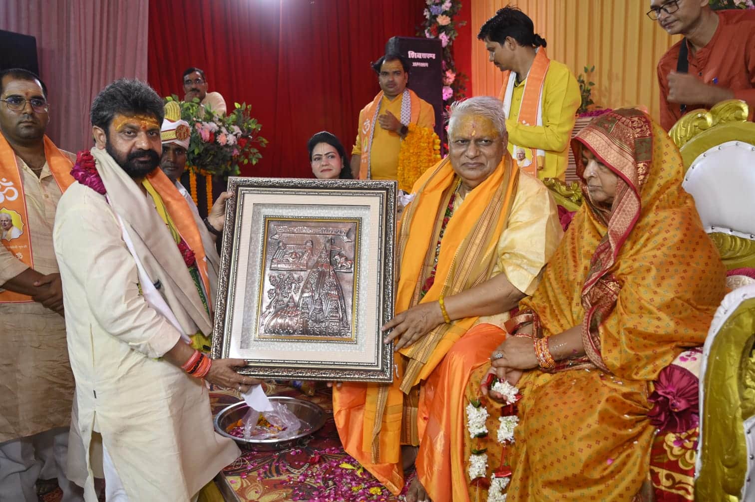 शहर में गुरु पूर्णिमा पर लगा रहा मठ, मन्दिर,आश्रम सहित अन्य स्थलों पर शिष्यों एवं श्रद्धालुओं का तांता