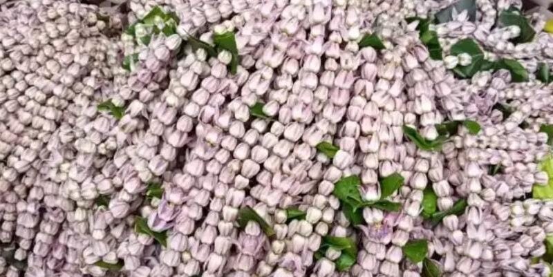 सावन में चढ़ा फूलों का भाव, शिवभक्तों की आस्था पर महंगाई की मार