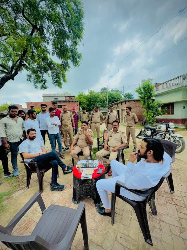 करणी सेना के राष्ट्रीय अध्यक्ष के आवास पर पहुंची पुलिस, इलाके में मचा हड़कंप