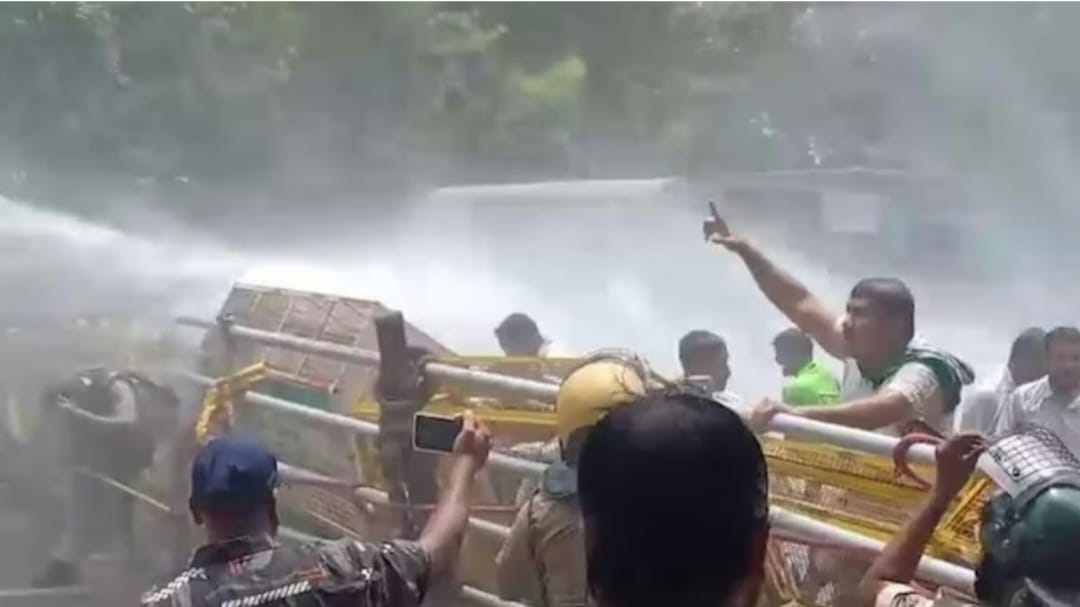 ओडिशा  छात्रा की मौत के बाद उग्र प्रदर्शन