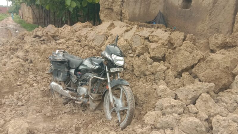 चोलापुर : कच्ची दीवार गिरने से दो सगे भाइयों की दर्दनाक मौत