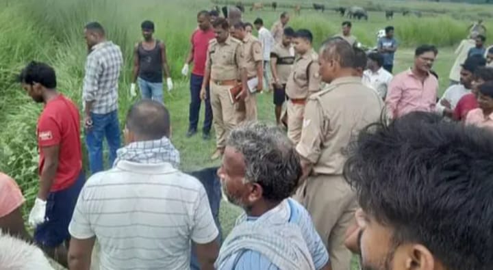 आजमगढ़ : गांगी नदी में अर्धनग्न मिला महिला का शव