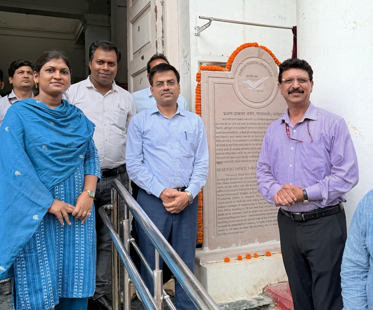 वराणसी: कर्नल विनोद ने किया प्रधान डाकघर विरासत भवन के शिलापट्ट का अनावरण