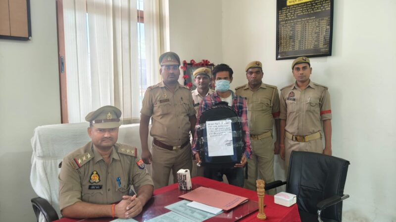 चोरी का मोबाइल फोन लेकर भाग रहे युवक को GRP ने किया गिरफ्तार