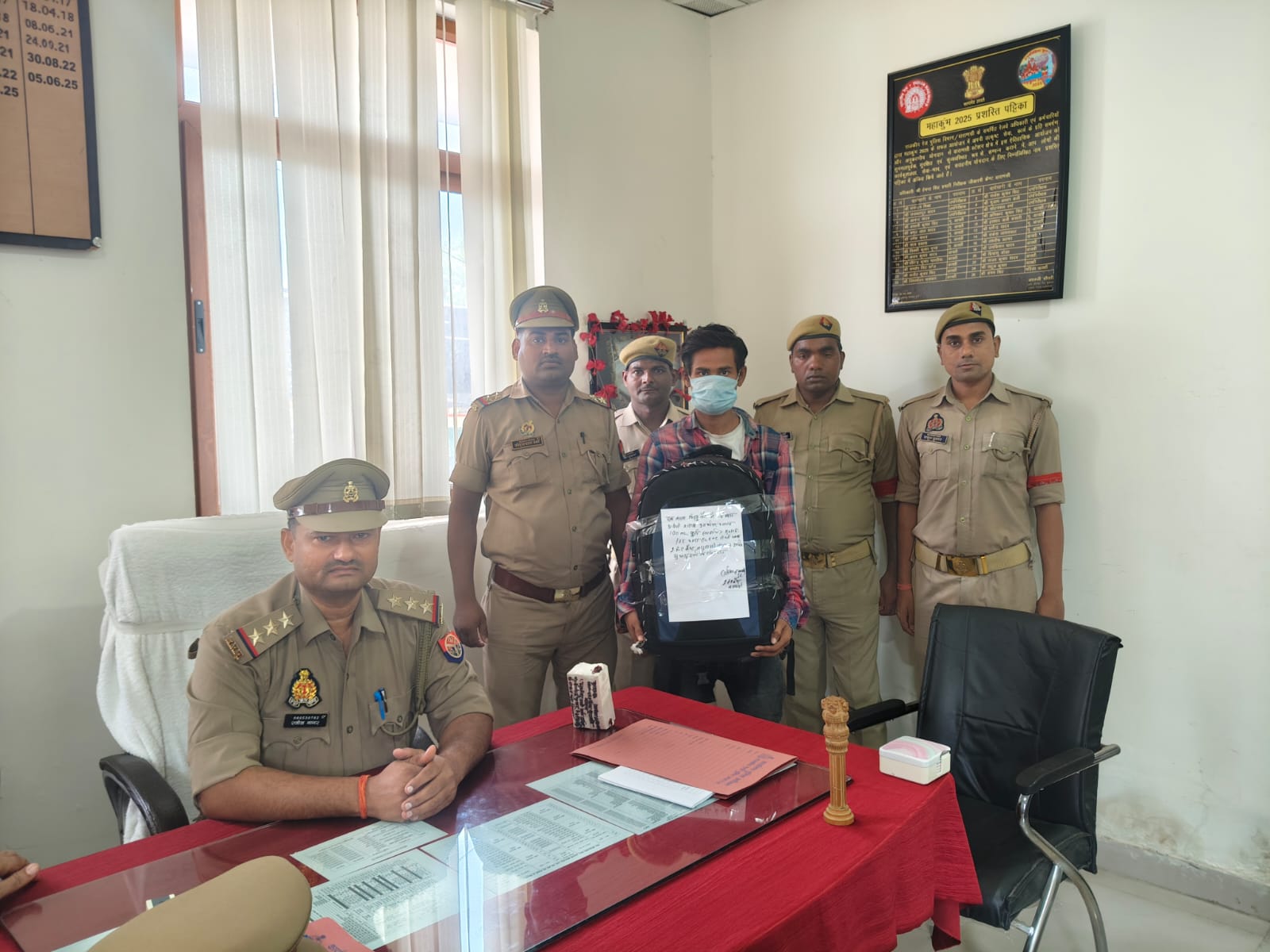 चोरी का मोबाइल फोन लेकर भाग रहे युवक को GRP ने किया गिरफ्तार