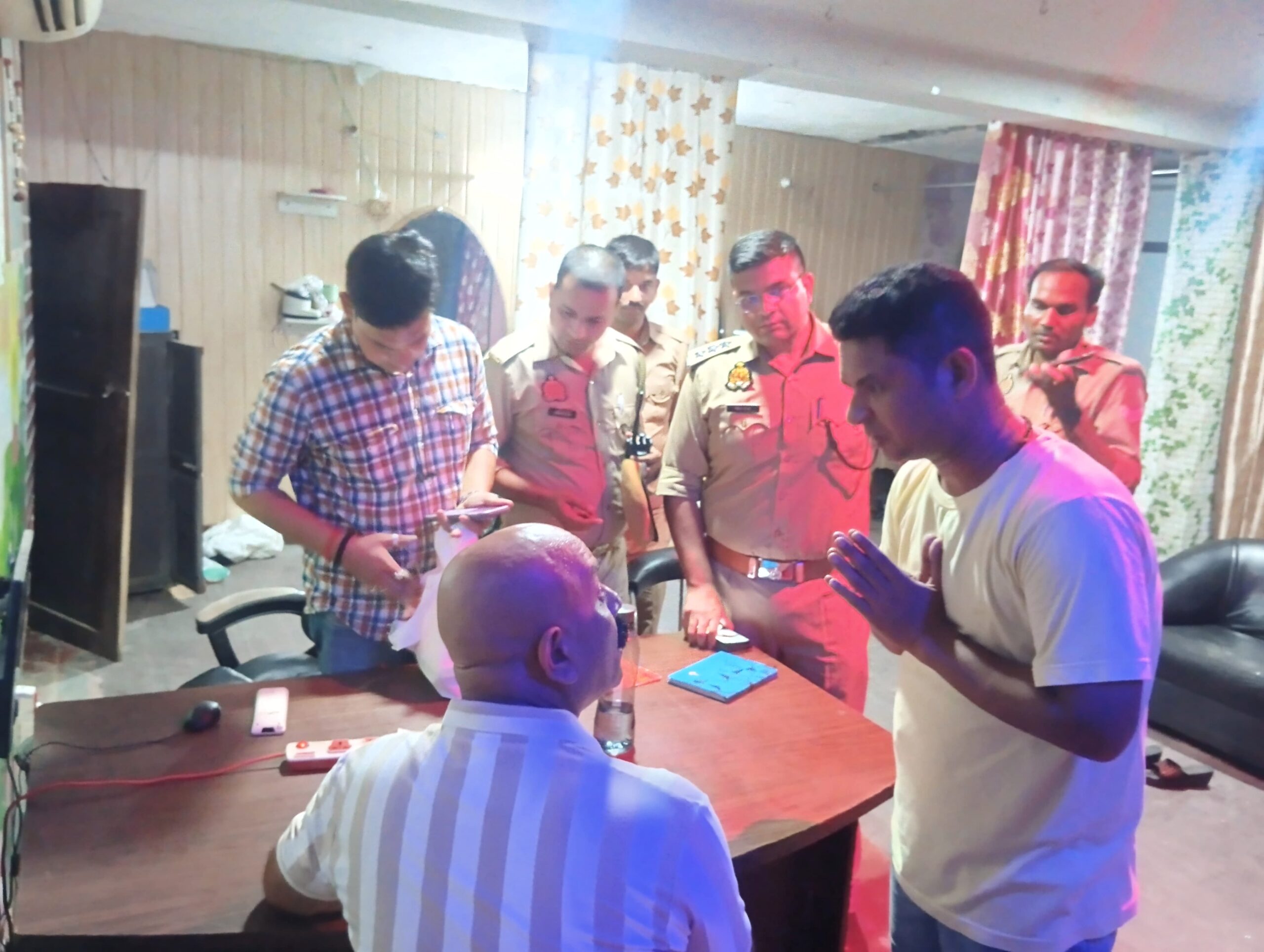 स्पा सेंटर की आड़ में चल रहा था सेक्स रैकेट