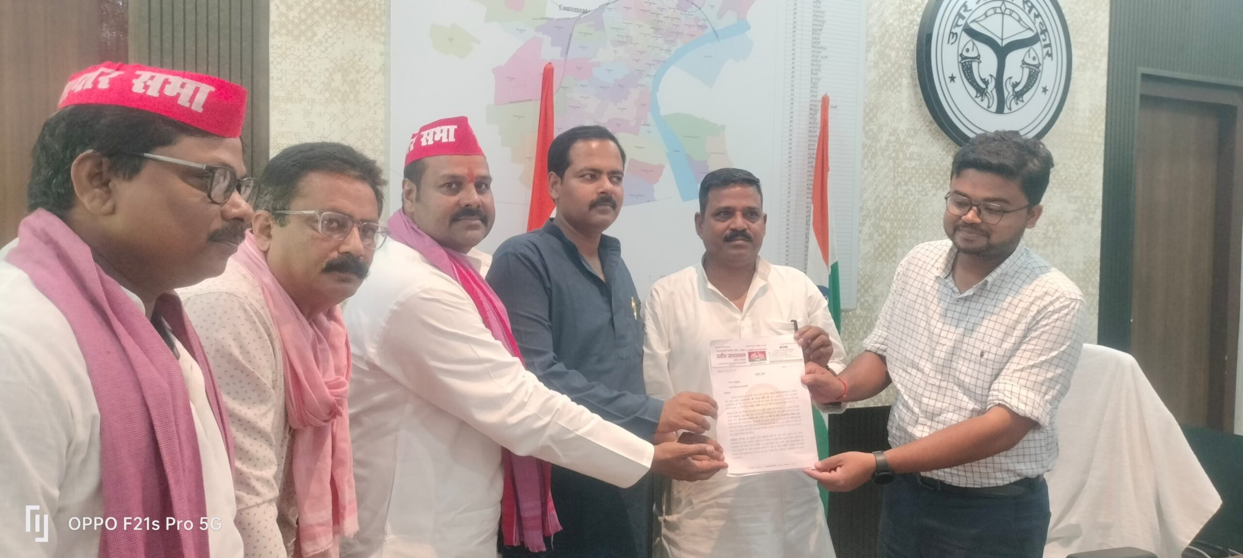 नाइट मार्केट उजाड़े जाने के खिलाफ समाजवादी व्यापार सभा ने नगर आयुक्त को सौंपा मांग पत्र