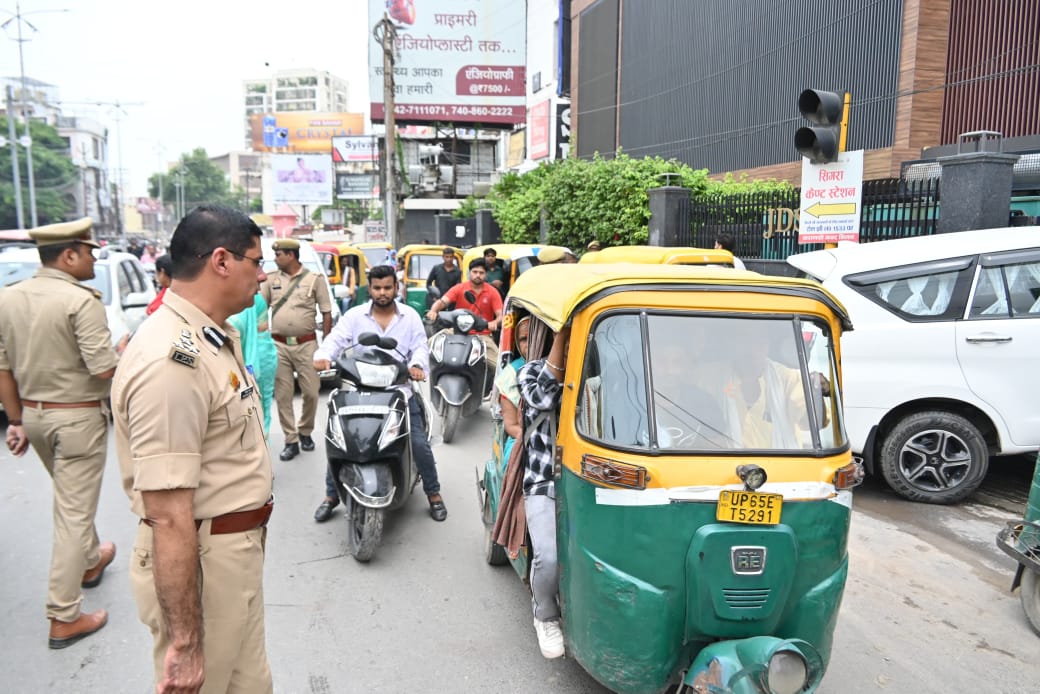 श्रावण के द्वितीय सोमवार की तैयारी को लेकर पुलिस ने चलाया अतिक्रमण  अभियान