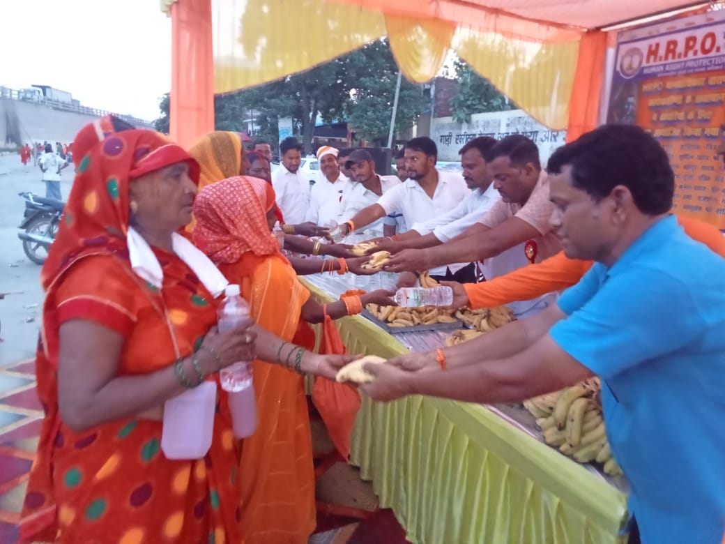 केसरिया रंग से गुलजार हुआ हाईवे