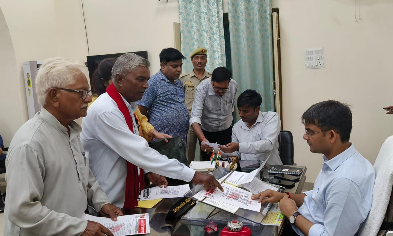 जिलाधिकारी ने जनसुनवाई में अधिकारियों को दिए सख्त निर्देश
