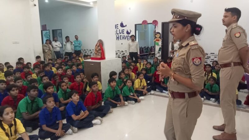 एंटी रोमियो टीम ने पीएस पब्लिक स्कूल के छात्राओं को किया जागरूक