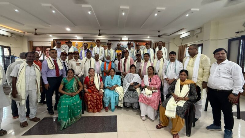 कारगिल विजय दिवस पर रोहनिया में आयोजित संगोष्ठी में वीर सपूतों को किया गया नमन