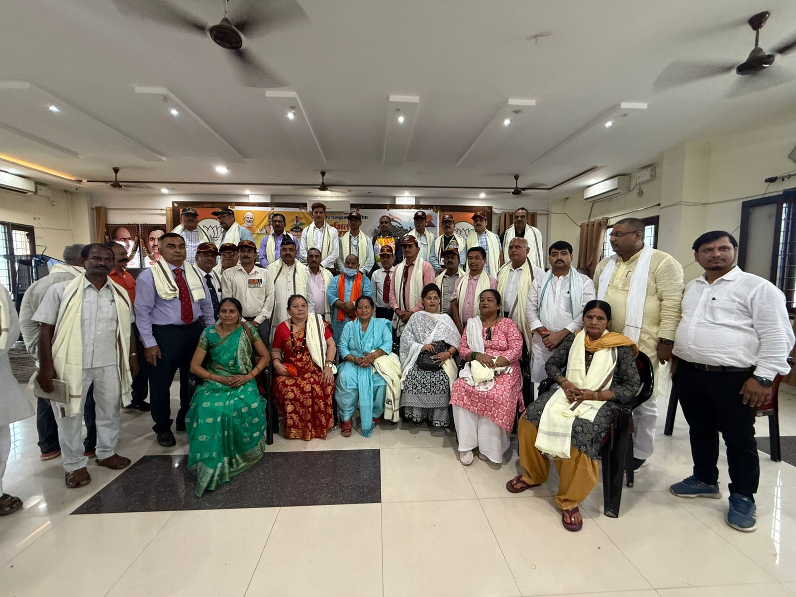 कारगिल विजय दिवस पर रोहनिया में आयोजित संगोष्ठी में वीर सपूतों को किया गया नमन