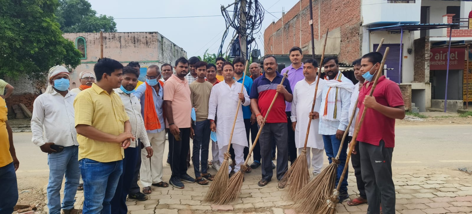 छितौनी पकवान इनार में चला भाजपा का स्वच्छता अभियान