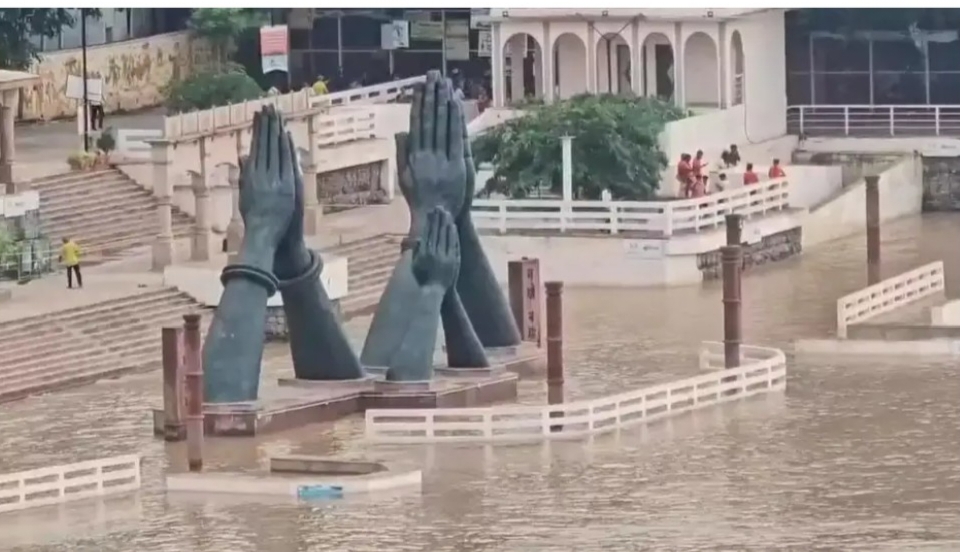 गंगा का जलस्तर 5 सेंटीमीटर प्रति घंटे की रफ्तार से बढ़ा