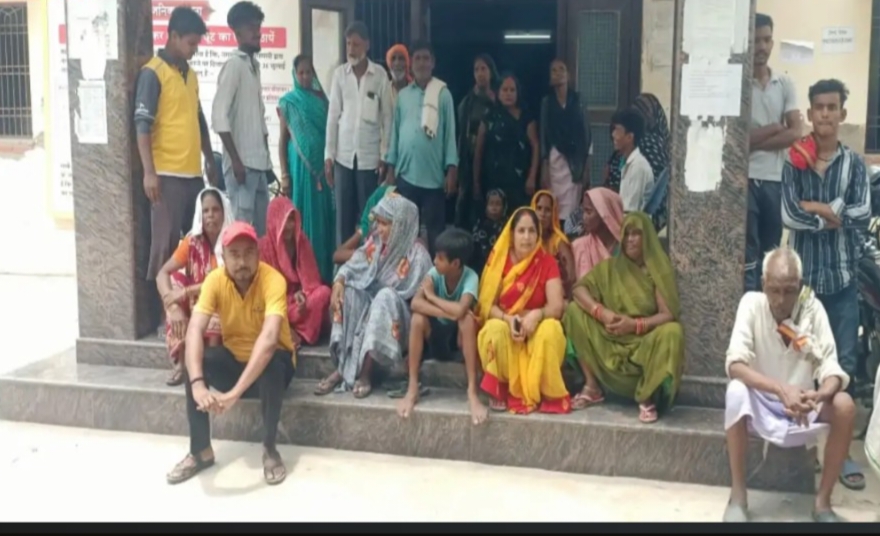 रामनगर : जलजमाव से परेशान महिलाओं का फूटा गुस्सा